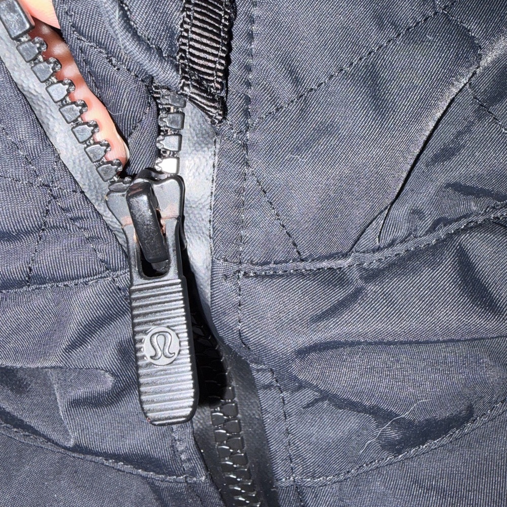 LULULEMON Fluff The Cold Parka 600-Fill Down Black Hooded Coat Size 2 - Picture 4 of 10